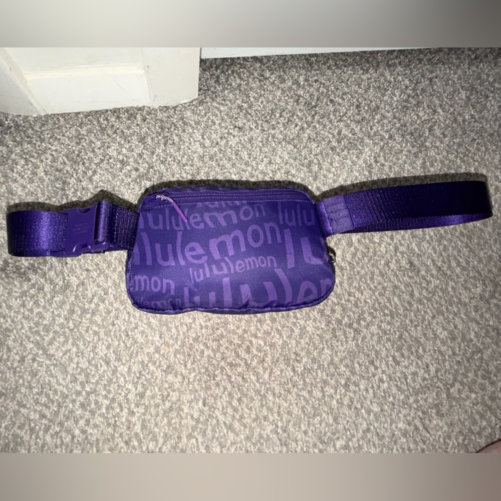 Lululemon Everywhere Belt Bag 1L Wobbley Wordmark Atomic Purple Petrol - Picture 6 of 6